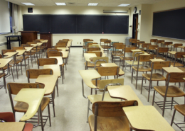 Cómo quitar manchas de tinta seca en mesas de colegios